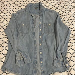 Women’s Eddie Bauer button up denim shirt.
